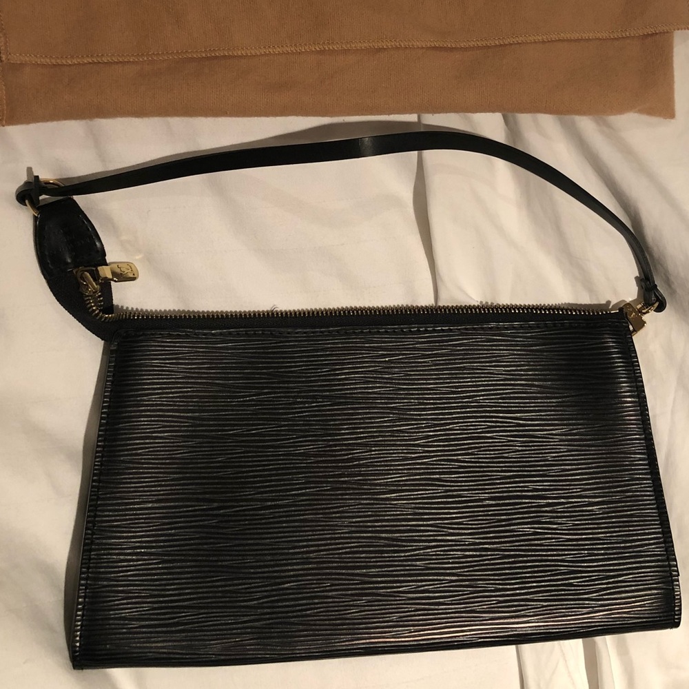 Authentic Louis Vuitton Black Epi Leather Pochette